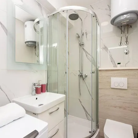Modern With Private Balcony - One Bedroom Apartment Kastela