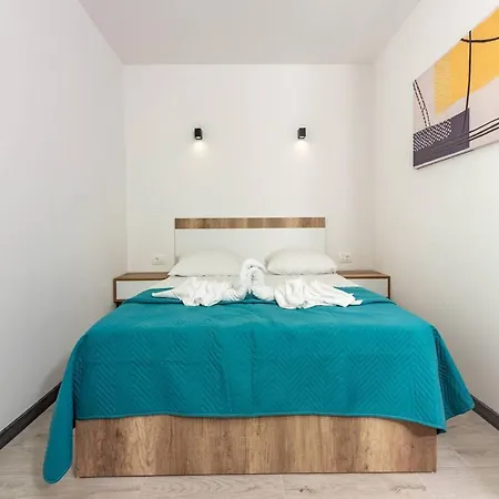 Apartment Modern With Private Balcony - One Bedroom Kastela