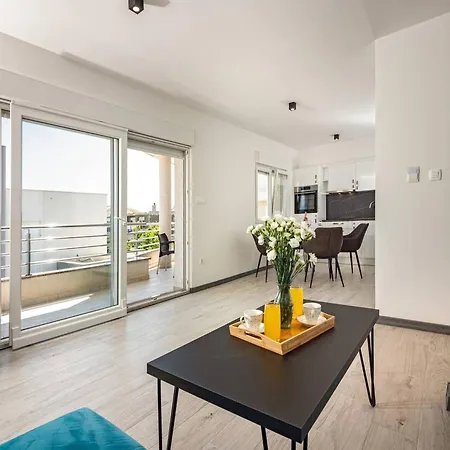 Apartment Modern With Private Balcony - One Bedroom