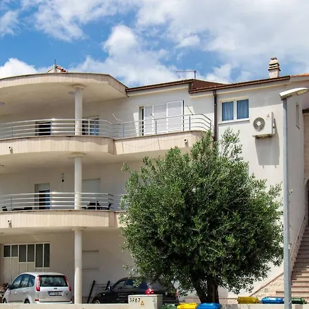 Modern With Private Balcony - One Bedroom Apartment Kastela