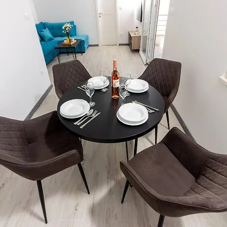 Modern With Private Balcony - One Bedroom Kastela